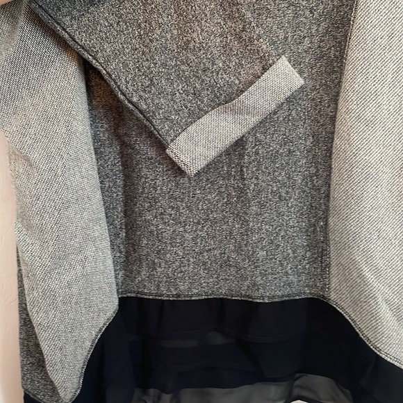 Chi Shee Sheer Hem Zip Shoulder Blouse - Picture 4 of 6